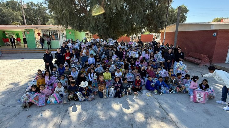 Celebra Policía de Ramos Arizpe posadas en comunidades rurales