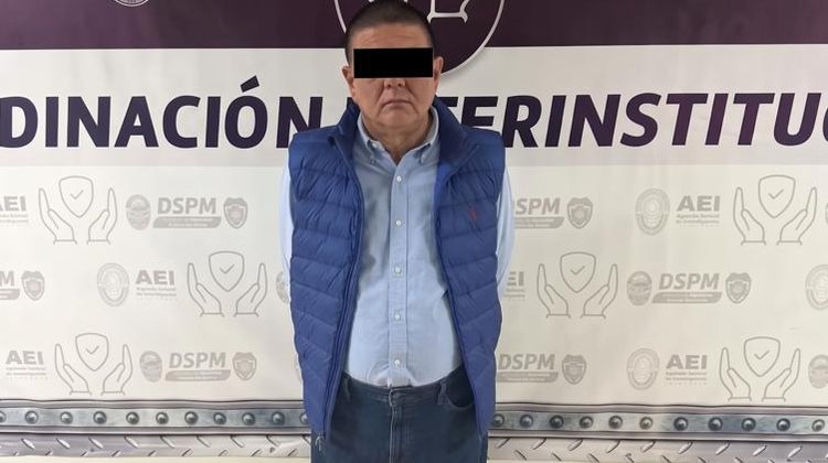Vinculan a exfiscal por ejercicio ilegal del servicio público