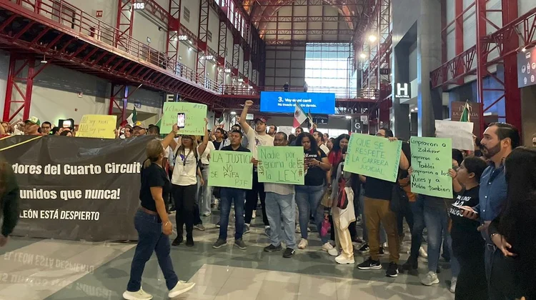 Protestan dentro de Cintermex contra la reforma judicial 