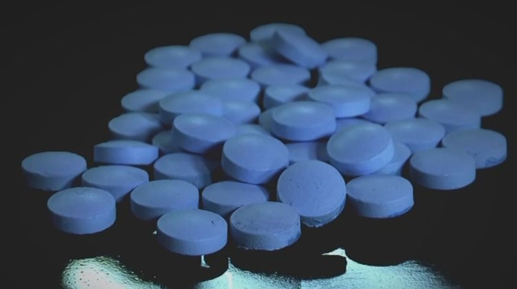Acusan a chino por tráfico de un potente opioide sintético