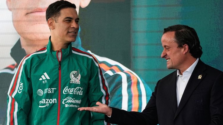 ¡Oficial! Rafa Márquez es presentado como DT de México