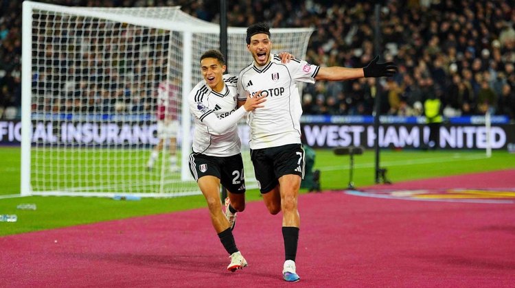 Fulham no renovará contrato al delantero Raúl Jiménez