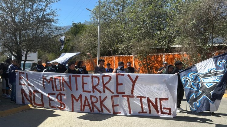 medium_rayados_protesta_barrial1_3df56c10de