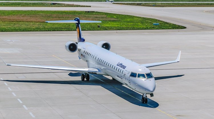 Reanudan vuelos en Venezuela tras fin de restricción aérea de EUA