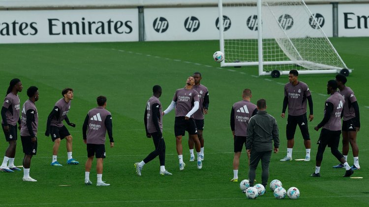 Continúa vestuario del Real Madrid bajo ambiente tenso