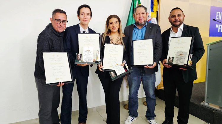 Reconocen a periodistas de Info7 por su trayectoria