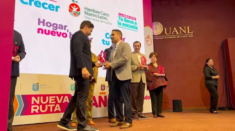 Reconocen a Azteca Noreste por labor como agente de cambio