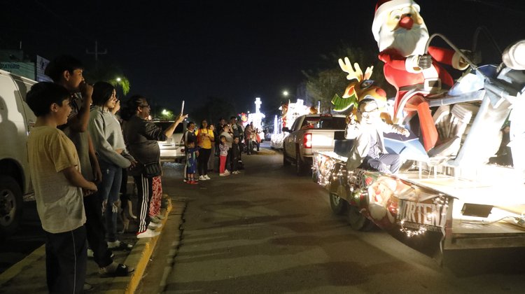 Las calles de Escobedo se contagian de la magia de la Navidad