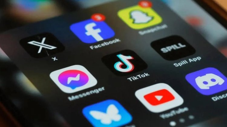 Grecia prohibirá acceso a las redes sociales a menores de 15 años