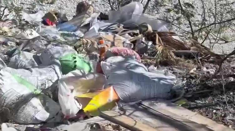 Multan a camionero por tirar escombro en La Huasteca