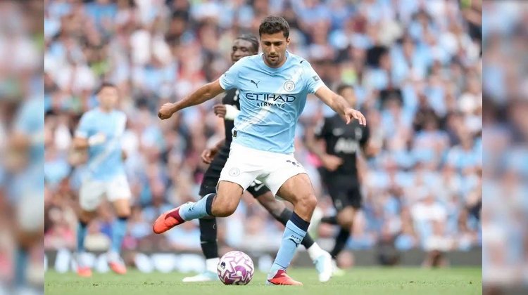 Multan a Rodri con 80 mil libras por críticas hacia los árbitros