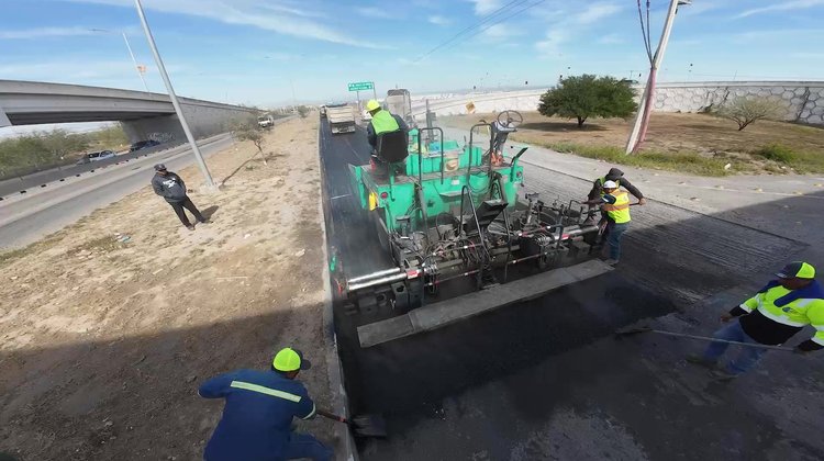 Inicia Salinas Victoria recarpeteo de Carretera a Colombia