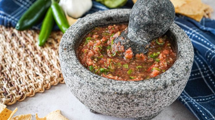 En el corazón del molcajete; la salsa aporta el acento de sabor