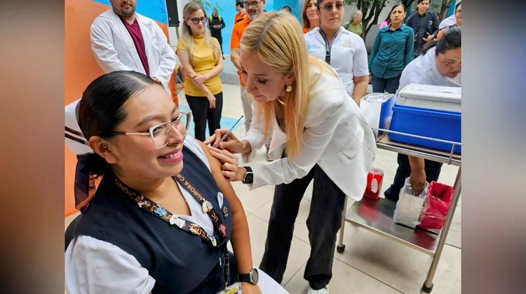 Arranca campaña de vacunación contra influenza, covid y neumococo