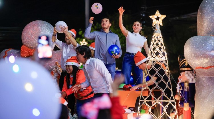 Santa Catarina se llena de magia con el Desfile de Navidad 