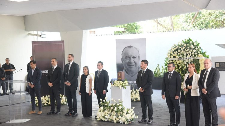 Realizan Guardia de Honor a Mauricio Fernández en San Pedro