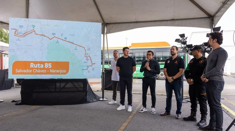 Entrega Samuel nuevos camiones para las rutas 85 y 185