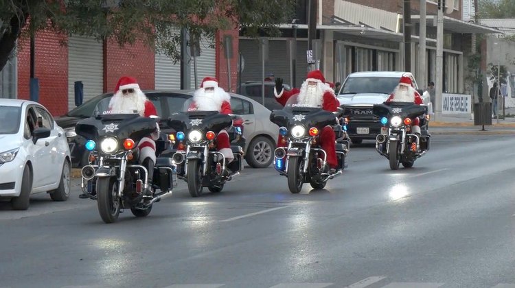 Arrancan operativo 'Santa Claus Regios' con recorrido motorizado