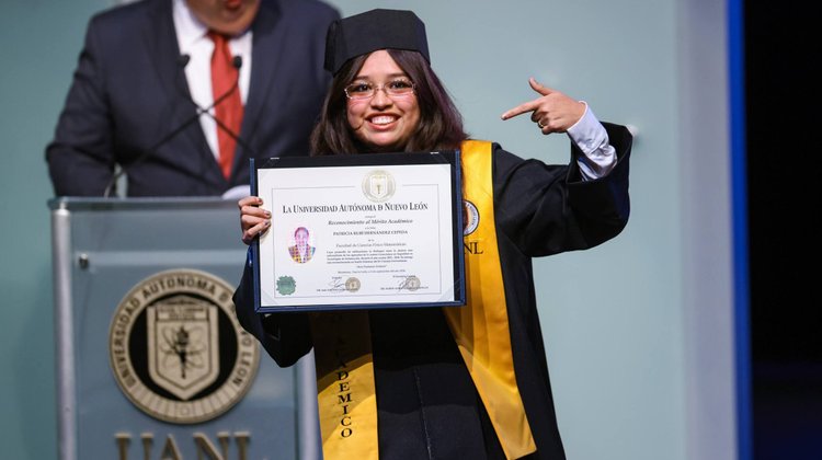 Reconoce UANL a 188 egresados por mérito académico