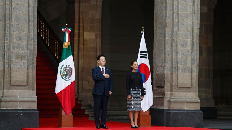 Recibe Sheinbaum a presidente surcoreano en Palacio Nacional