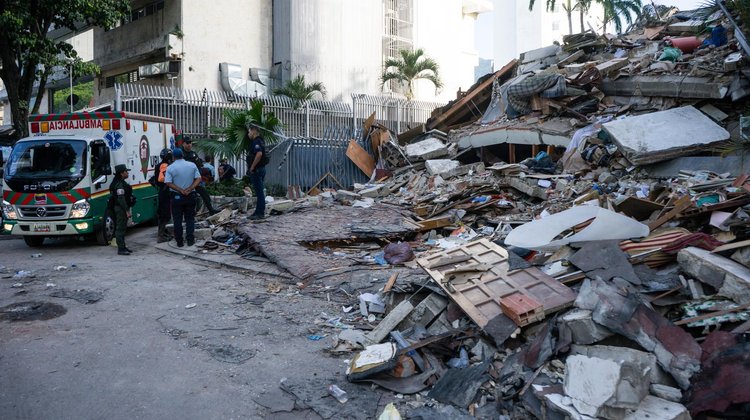 México envía rescatistas y médicos a Venezuela tras sismos
