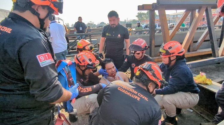 Soldador resulta lesionado tras accidente con grúa en Guadalupe