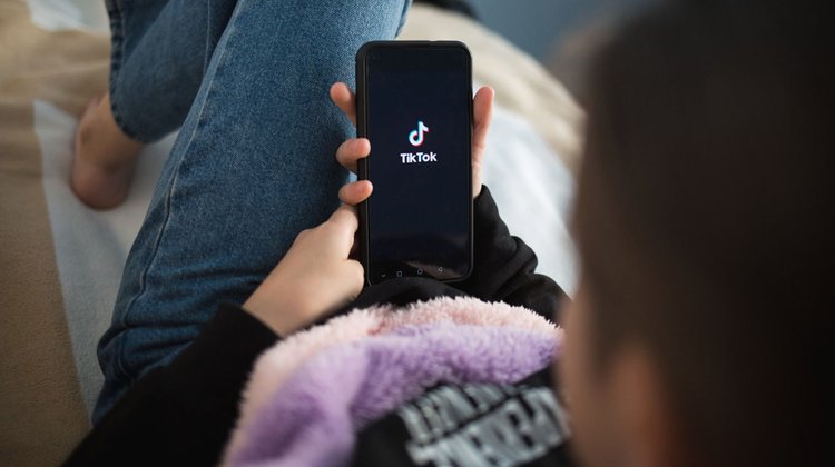 Francia investiga a TikTok por influir en la salud emocional