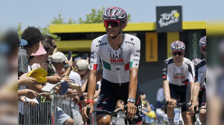 Firma Isaac del Toro extensión de contrato con UAE Team Emirates