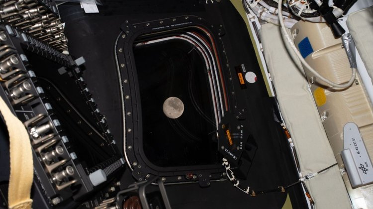 Artemis II inicia su regreso tras histórico sobrevuelo lunar