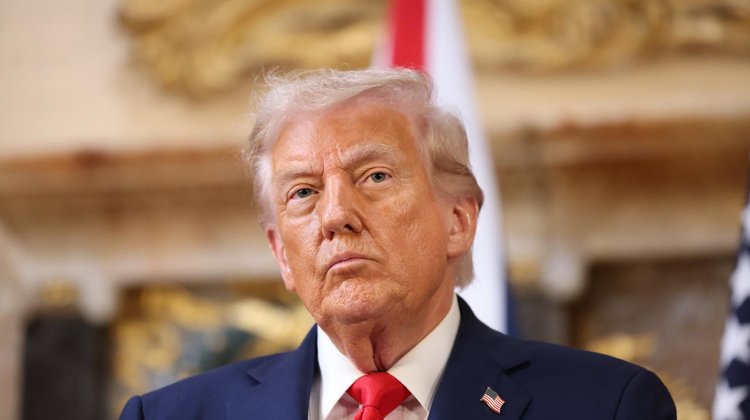 Trump admite que la subida de aranceles a China 'es insostenible'