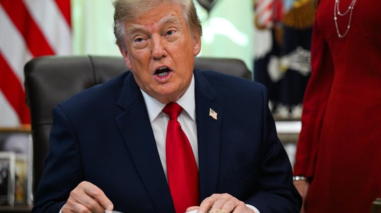 Trump tilda de 'enemigo' a quien diga 'inteligencia artificial'
