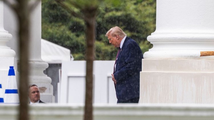 Trump amenaza con finalizar acuerdo si Irán cobra peajes en Ormuz