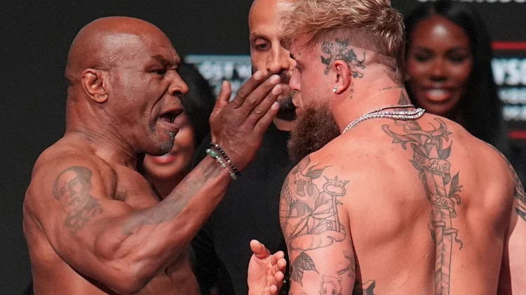 Calientan combate; Mike Tyson cachetea a Jake Paul