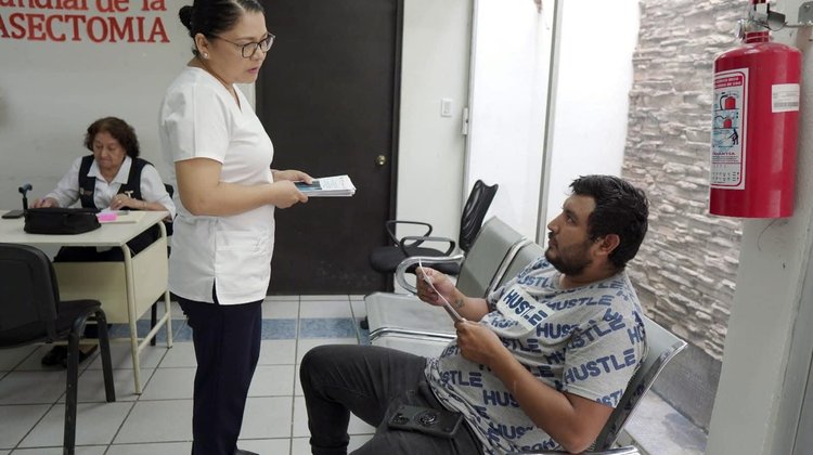 Mantiene Salud programa permanente de vasectomía sin bisturí 