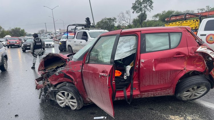 Volcadura en la Autopista a Reynosa moviliza a cuerpos de auxilio