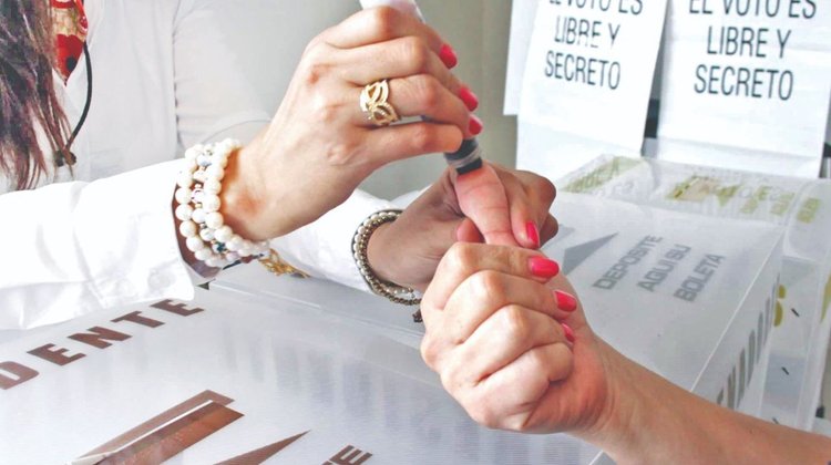 INE niega sanciones por fotografiar voto el 2 de junio