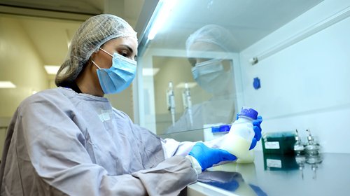 ¿De qué color es la leche materna? UANL explica sus cambios