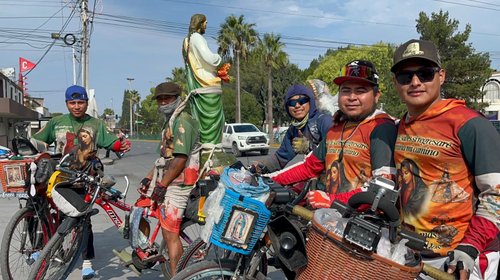 Peregrinos pasan por Saltillo tras visitar Basílica de Monterrey