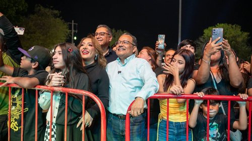 1000569296_680cbd43d5