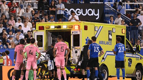 Berterame deja el campo en ambulancia durante partido de MLS