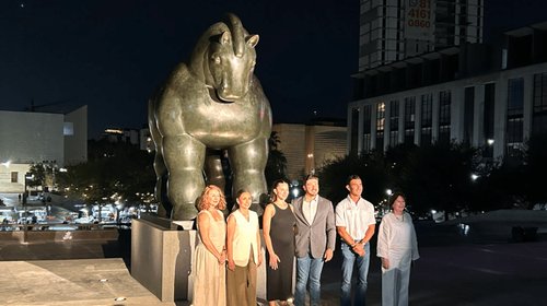 Escultura 'Caballo' vuelve a lucir en la Macroplaza de Monterrey