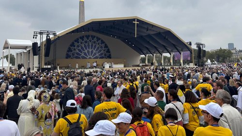 León XIV celebra una misa ante 700,000 personas en París