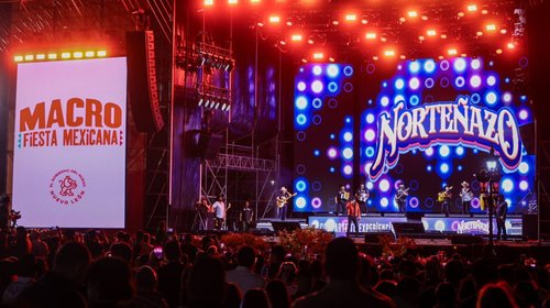 Macroplaza desborda música y baile durante fiestas patrias