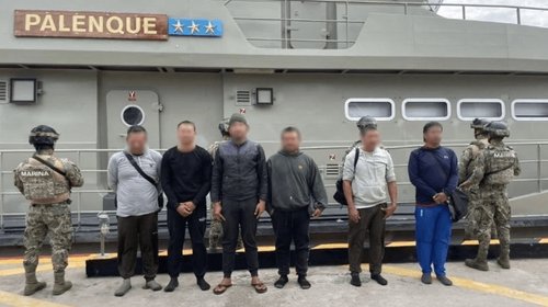 Marina auxilia a seis extranjeros en una embarcación en Chiapas