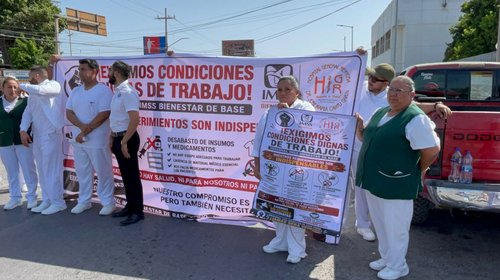 Trabajadores del IMSS Bienestar bloquean bulevar en Reynosa