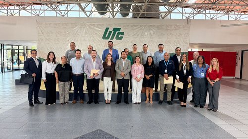 Sector empresarial respalda con donaciones en alumnos de la UTC