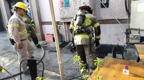 Incendio causa evacuación de casi 300 personas en Barrio Antiguo