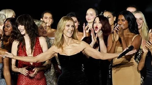 Celine Dion sorprende con actuación junto a la Torre Eiffel