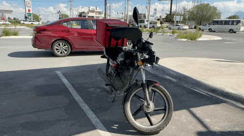 Camioneta impacta a motociclista en Eulalio Gutiérrez, Saltillo