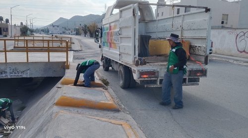 Canal de Parajes de los Pinos vuelve a acumular basura